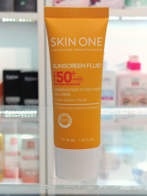 ضد افتابspf50 بی رنگ فاقد چربی فلوئدی بدون روغن اسکین وان